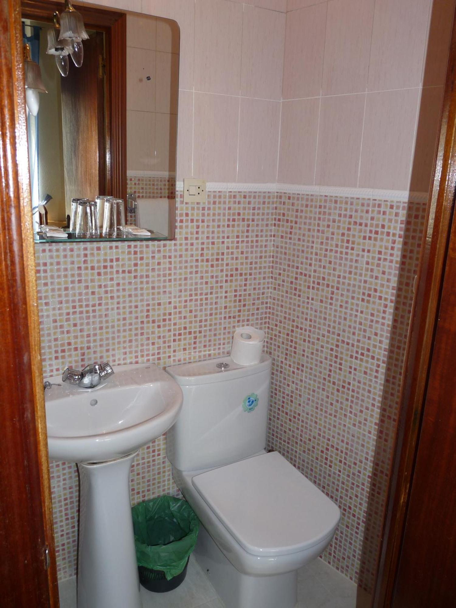 Hostal Fernandez Madrid Ngoại thất bức ảnh