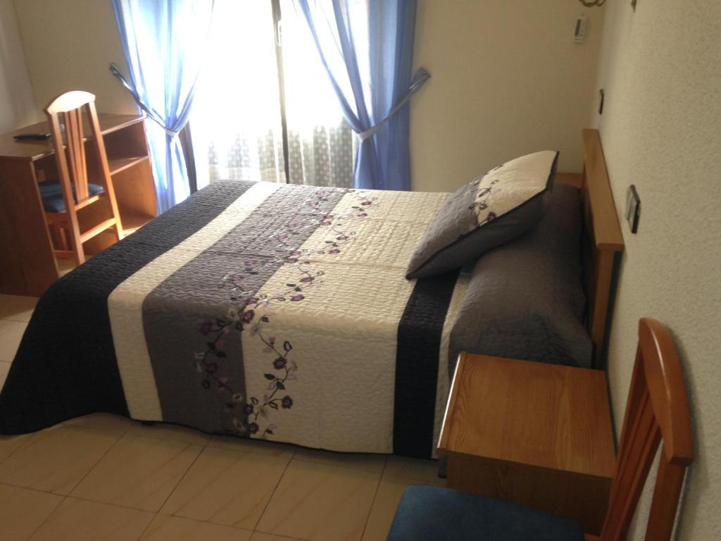 Hostal Fernandez Madrid Ngoại thất bức ảnh